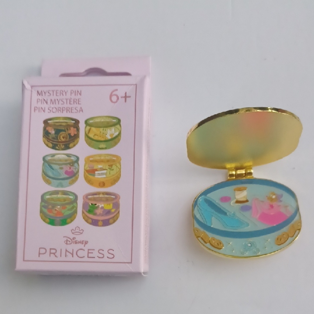 DISNEY COLLECTABLE PIN NEW WITH BOX